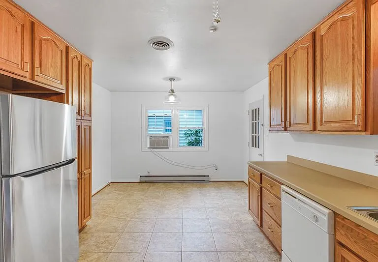 408 Deerwood Dr — Photo 8