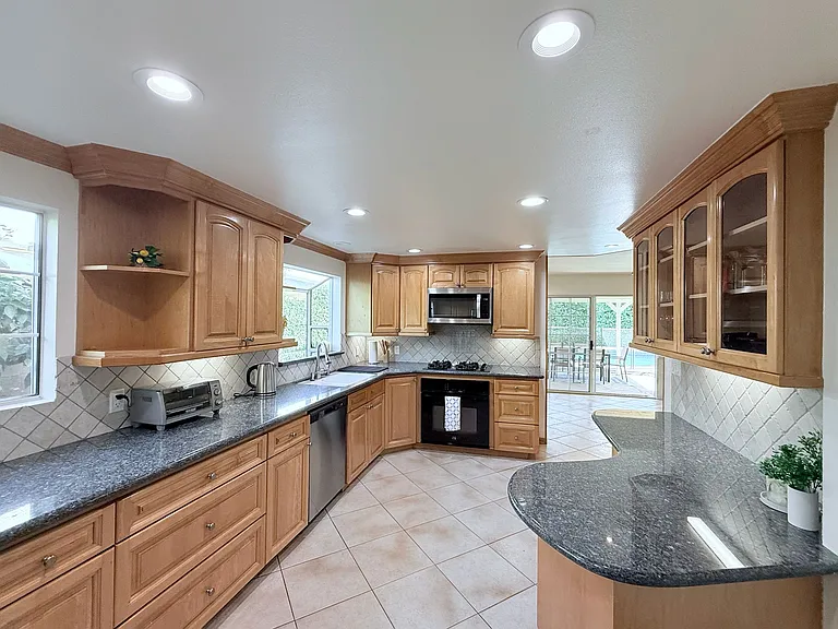 64 N Birchwood Ave — Photo 17