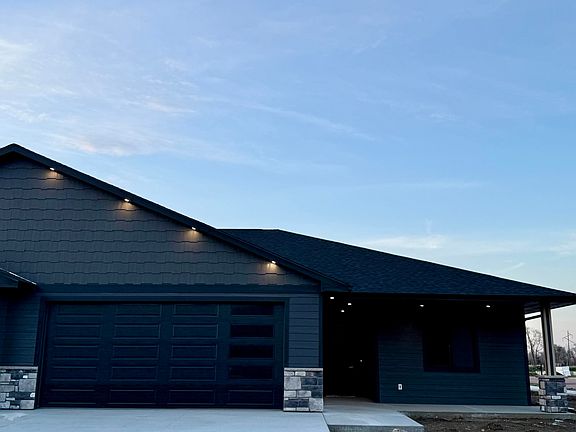 2nd image of 1122 Cottonwood Cir