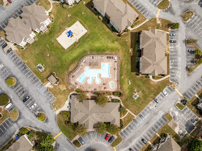 Sunset Pointe Apartments — Photo 32