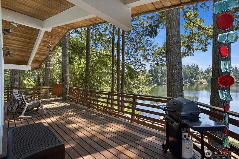 4th image of 1907 194th Avenue SW