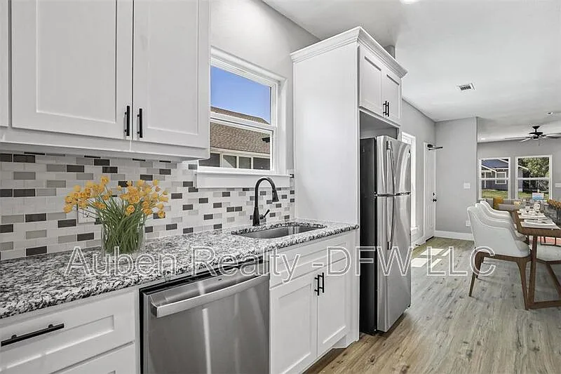 3 bed, 2.0 bath, 1341 sqft, $1,550 — Photo 4