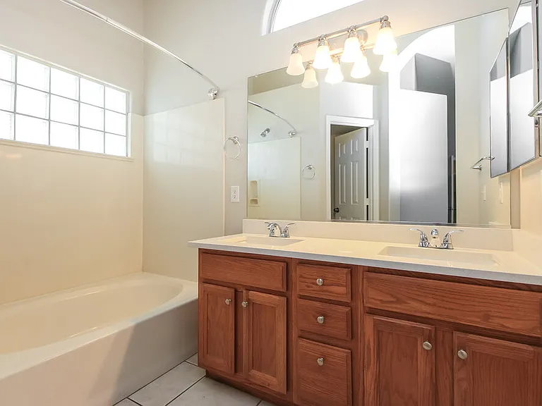 2533 E Camino St — Photo 11