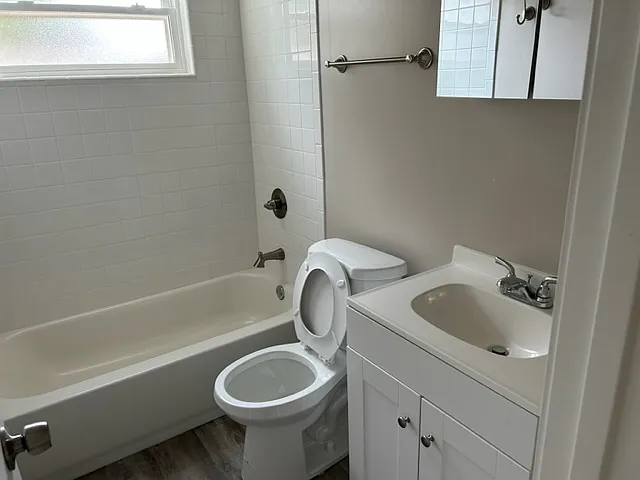 OHIO PIKE TERRACE APPARTMENTS — Photo 8