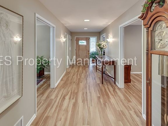 5th image of 30 Kessler Boulevard West Dr