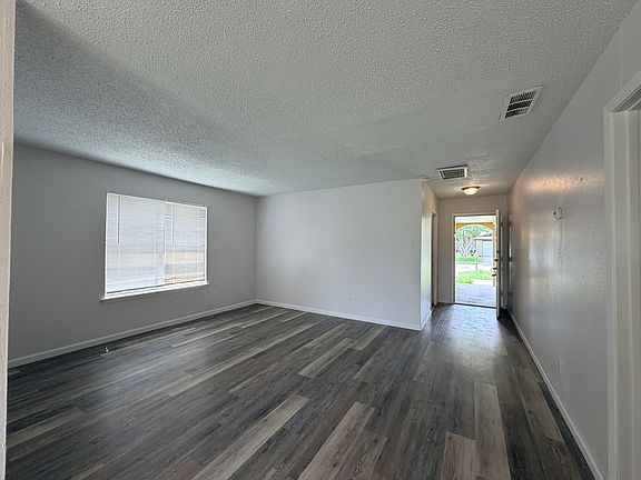 3rd image of 3704 La Paz Dr