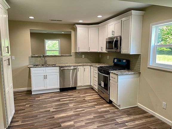 3rd image of 610 Cheri Way