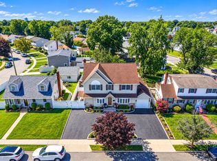 16 Salem Rd, Hicksville, NY 11801