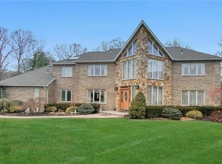 6 Deforest Ct, Valley Cottage, NY 10989