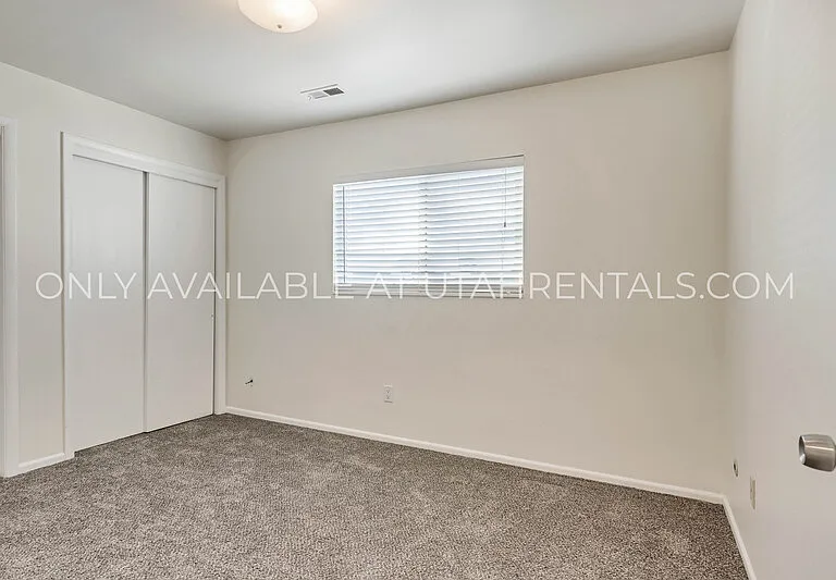 255 E Center St #10 — Photo 8
