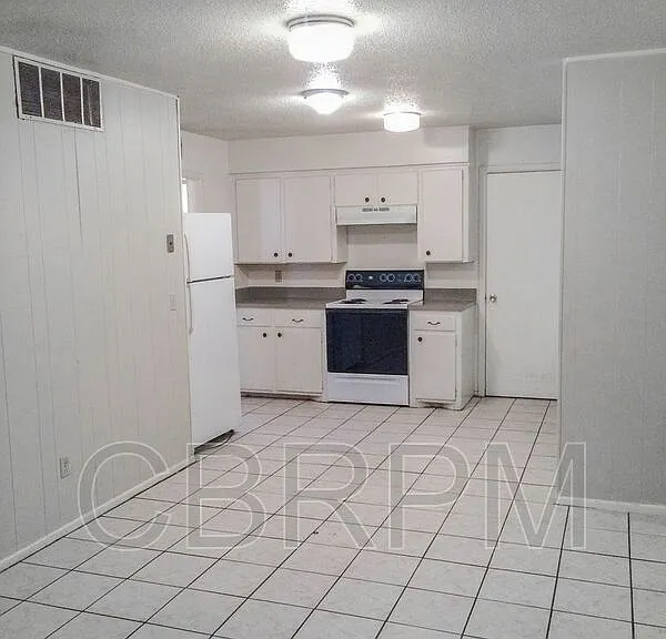 1802 Elkhart Ave #A — Photo 3