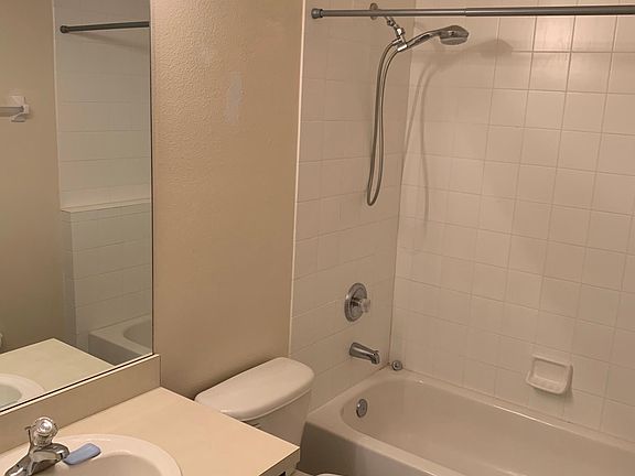 3rd image of 124 Venetian Bay Cir
