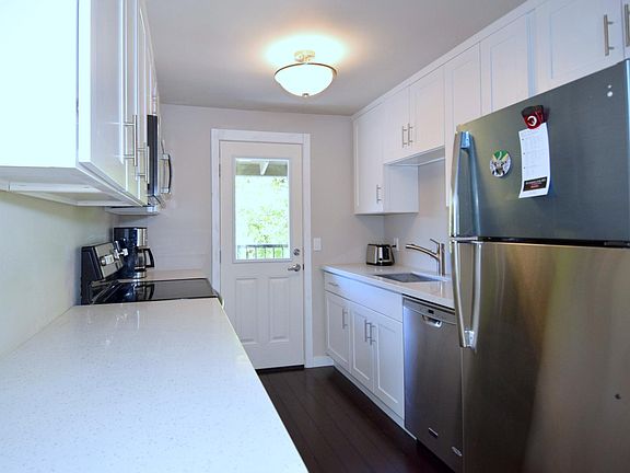 4th image of 12526 35th Ave NE APT 3