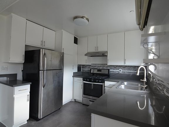 2nd image of 3243 Portola Ave APT 3