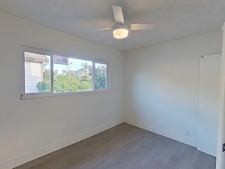 437-443 W Valencia Dr — Photo 18