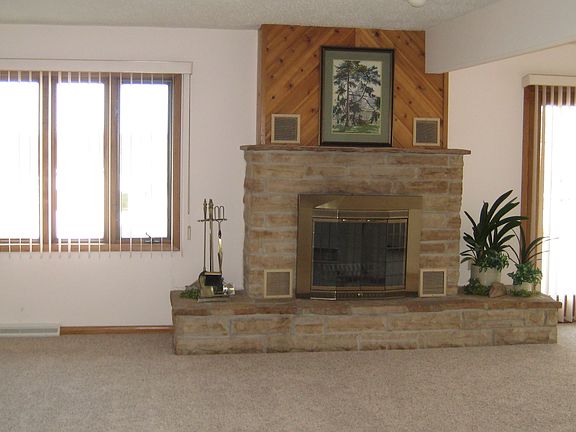 5th image of 1544 Summit Dr