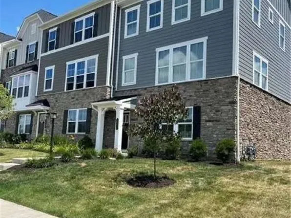 1052 Adair Ave, Valencia, PA 16059