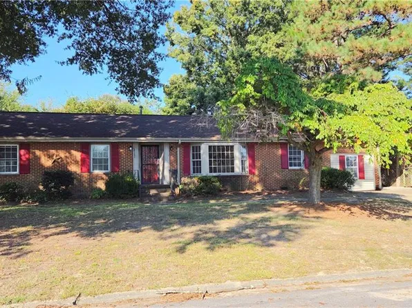3612 Hermitage Dr, Portsmouth, VA 23703