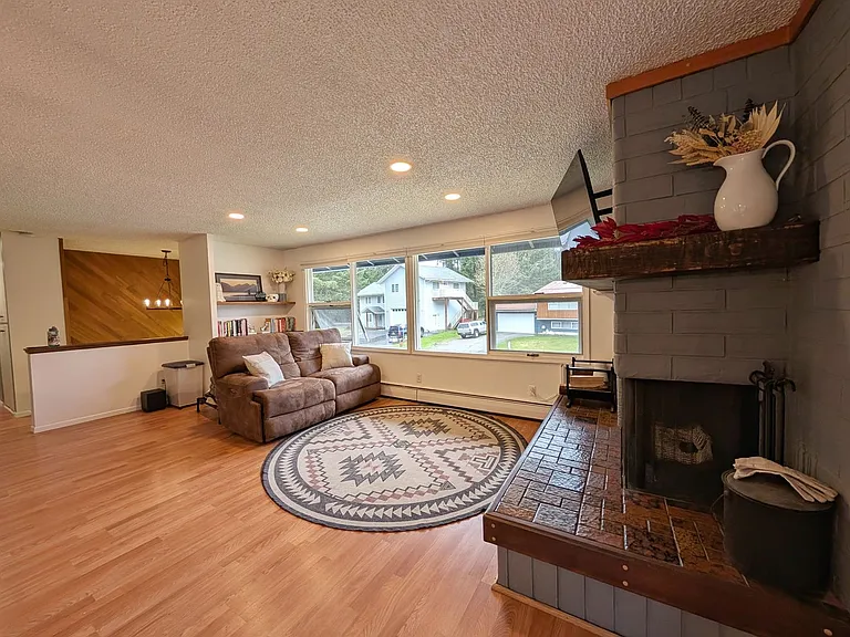 8221 Birch Ln — Photo 9