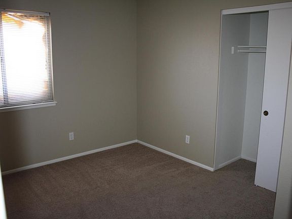 4th image of 2114 E Friess Dr