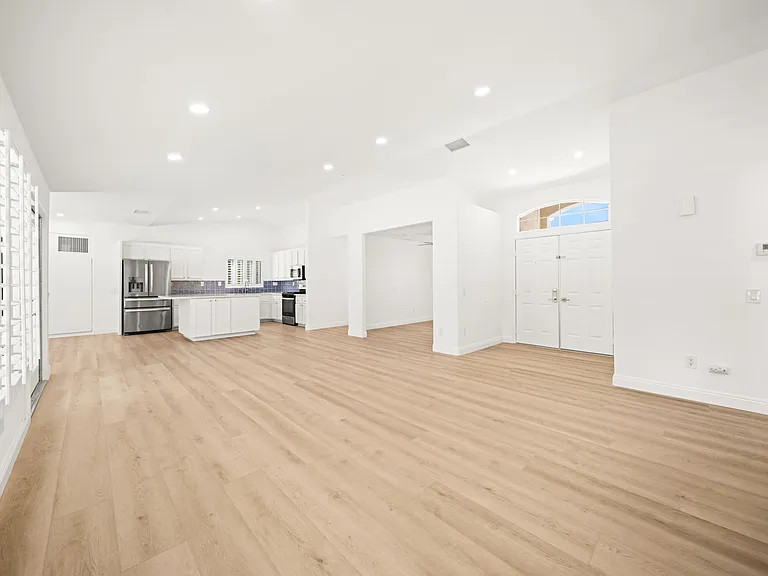 37762 Drexell Dr — Photo 7