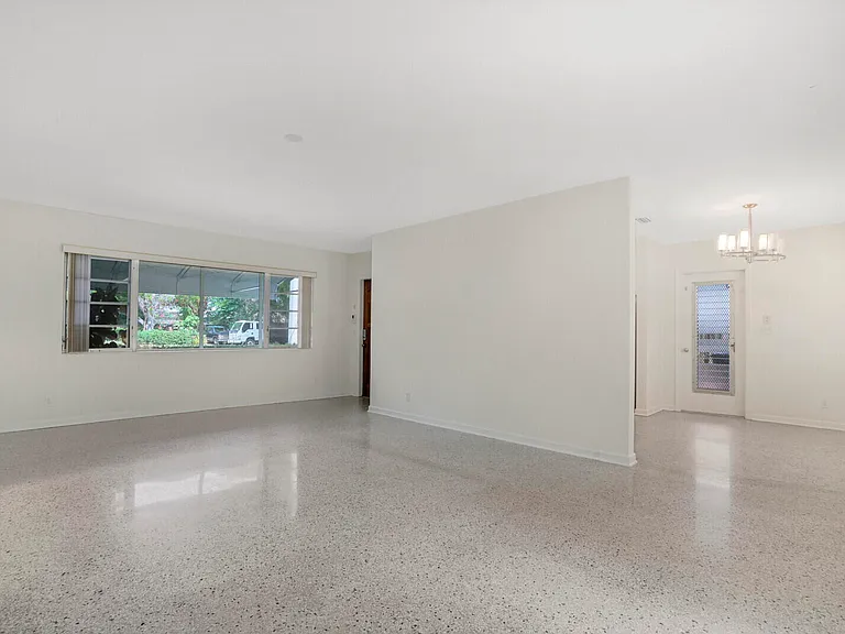 3410 Poinsettia Ave — Photo 24