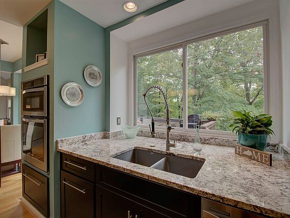5th image of 1909 Grovepointe Dr