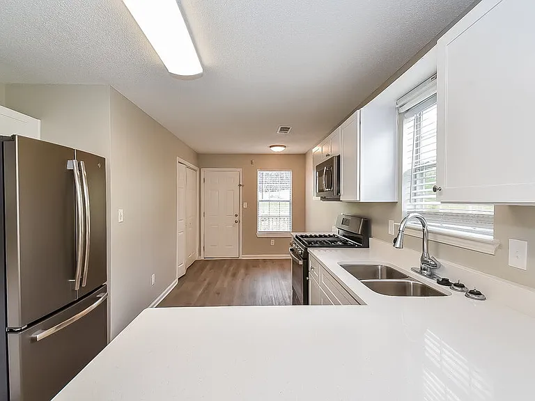 1376 Camrose Ct — Photo 9