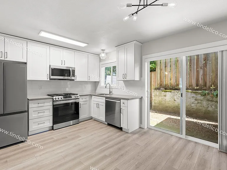 8019 SW 35th Ave — Photo 7