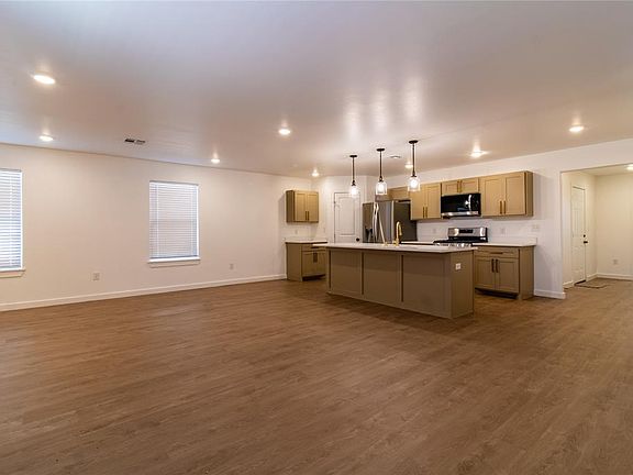 4th image of 1209 SW 47th St