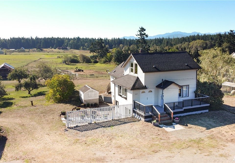 View looking South. Pastoral setting and mountain views.