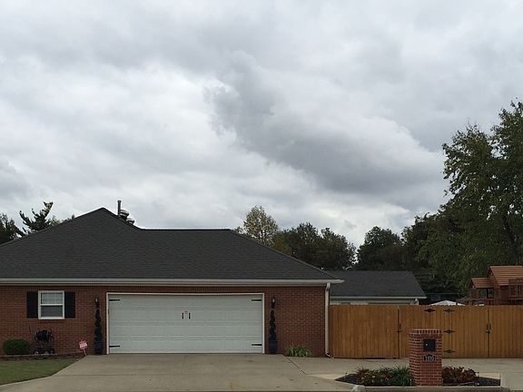 3rd image of 1100 River Oaks Dr