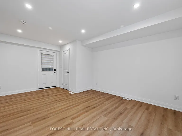 221 Churchill Ave #R — Photo 42