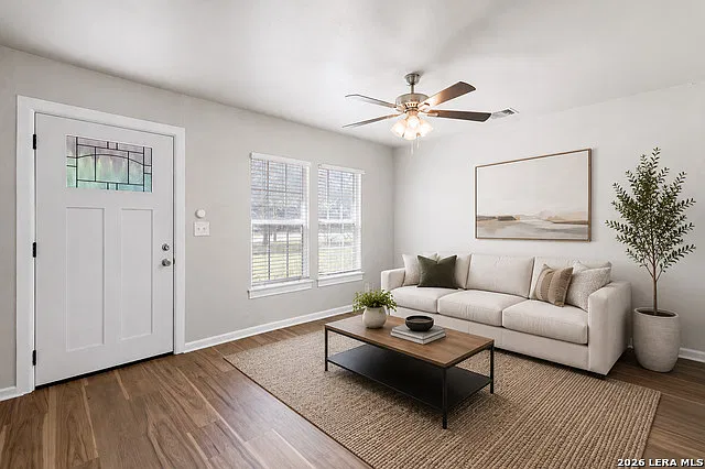 3 bed, 1.0 bath, 1025 sqft, $1,750 — Photo 2