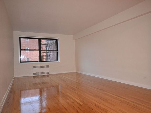 2nd image of 3415 Parsons Blvd APT 6D