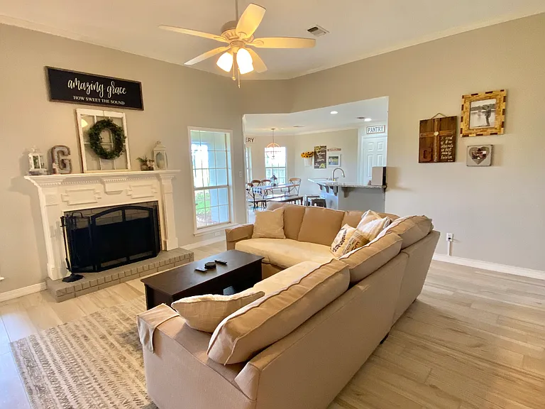 3210 Le Oaks Dr — Photo 8