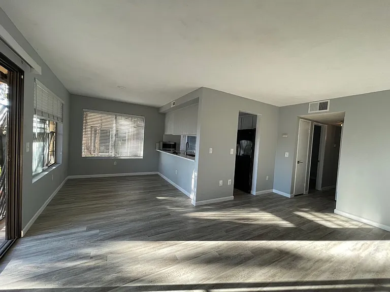 1137 Arbor Ln — Photo 5