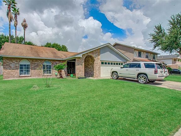 5th image of 3814 Green Crest Dr