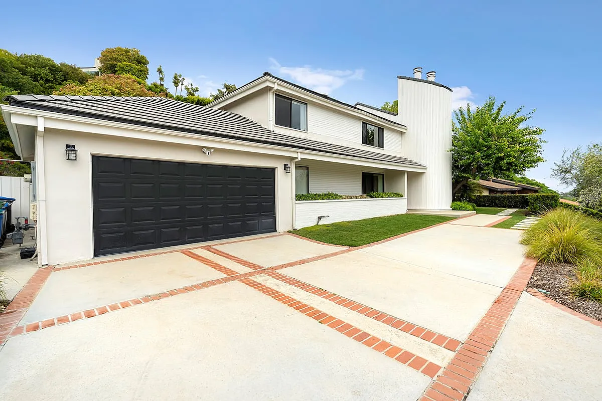 3824 Malibu Country Dr — Photo 1