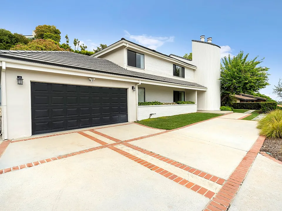 3824 Malibu Country Dr