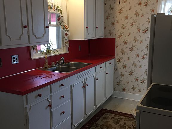 3rd image of 51 Breckenridge Ave