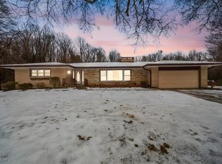 3832 Lake Rd, Conneaut, OH 44030