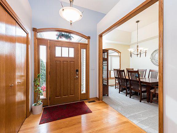 3rd image of 839 Woodland Dr