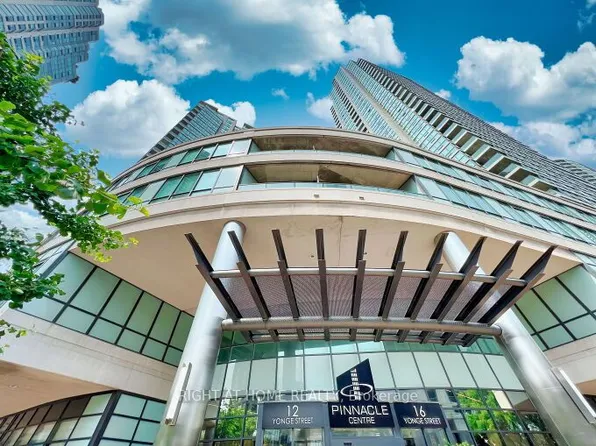 16 Yonge St #803, Toronto, ON M5E 2A3