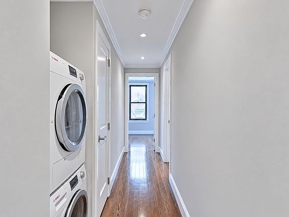 4th image of 436 W 52nd St #R8d