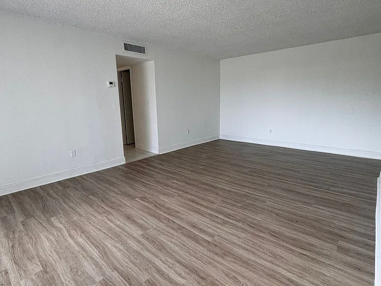 488 NE 165th St #616-1 — Photo 3