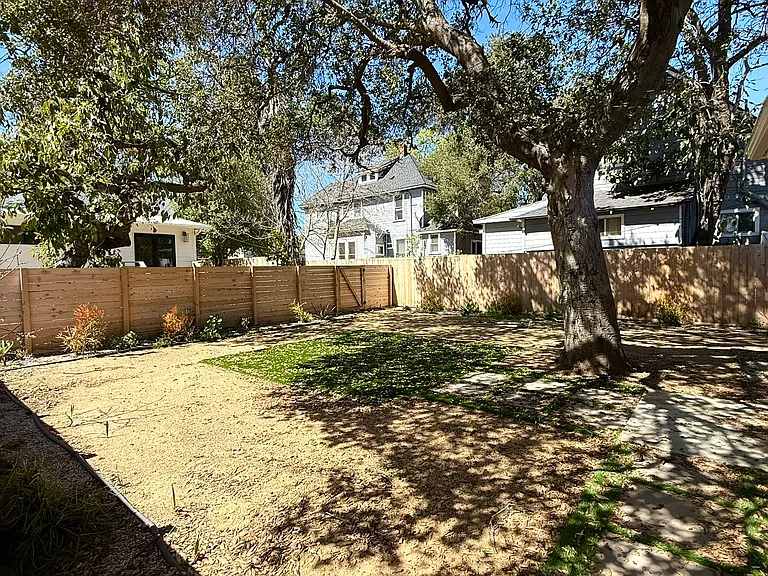 958 N Raymond Ave — Photo 12