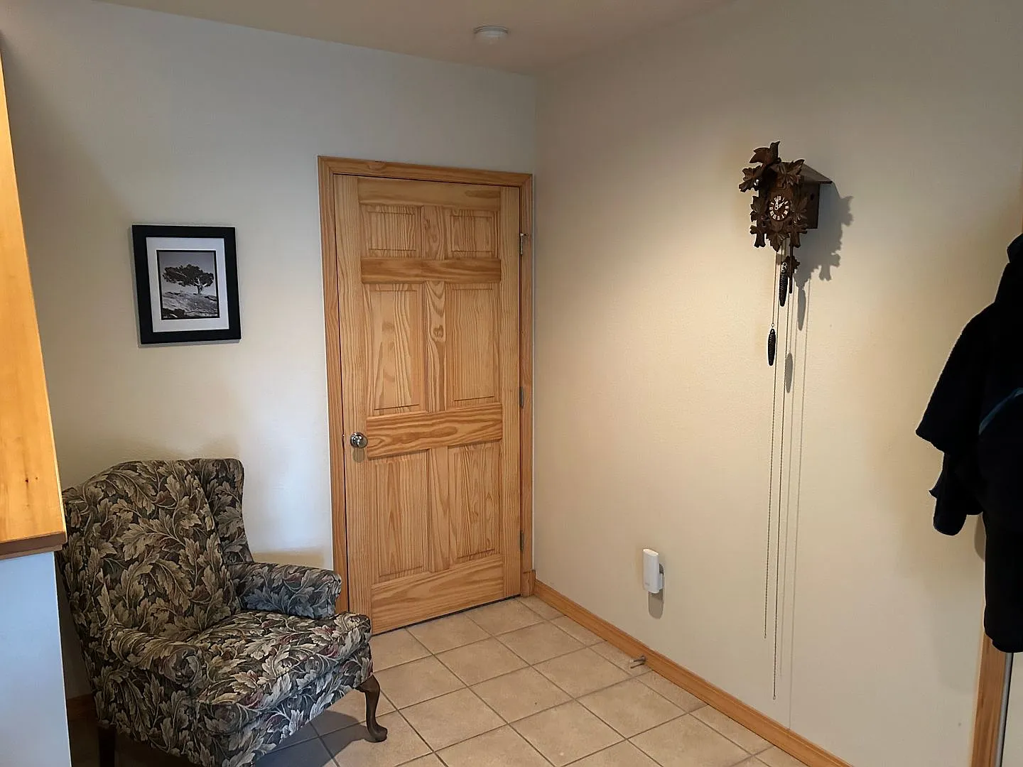 3 bedroom home with deck views of the lake and mountains in Lakeside! — Photo 4