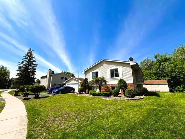 884 Lakeside Dr, Bartlett, IL 60103