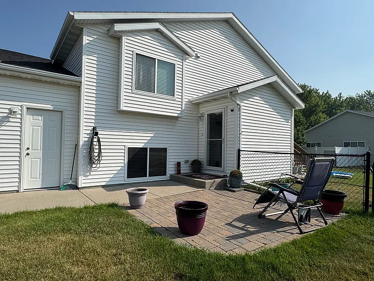 816 Woodbridge Cir — Photo 32